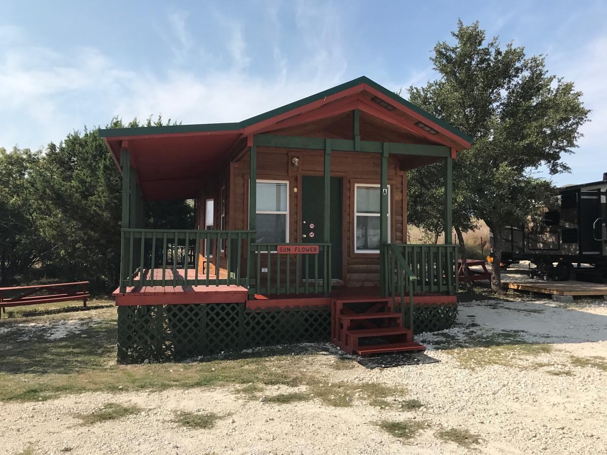 Top Of The Hill Rv Resort & Cabins Waring Ngoại thất bức ảnh