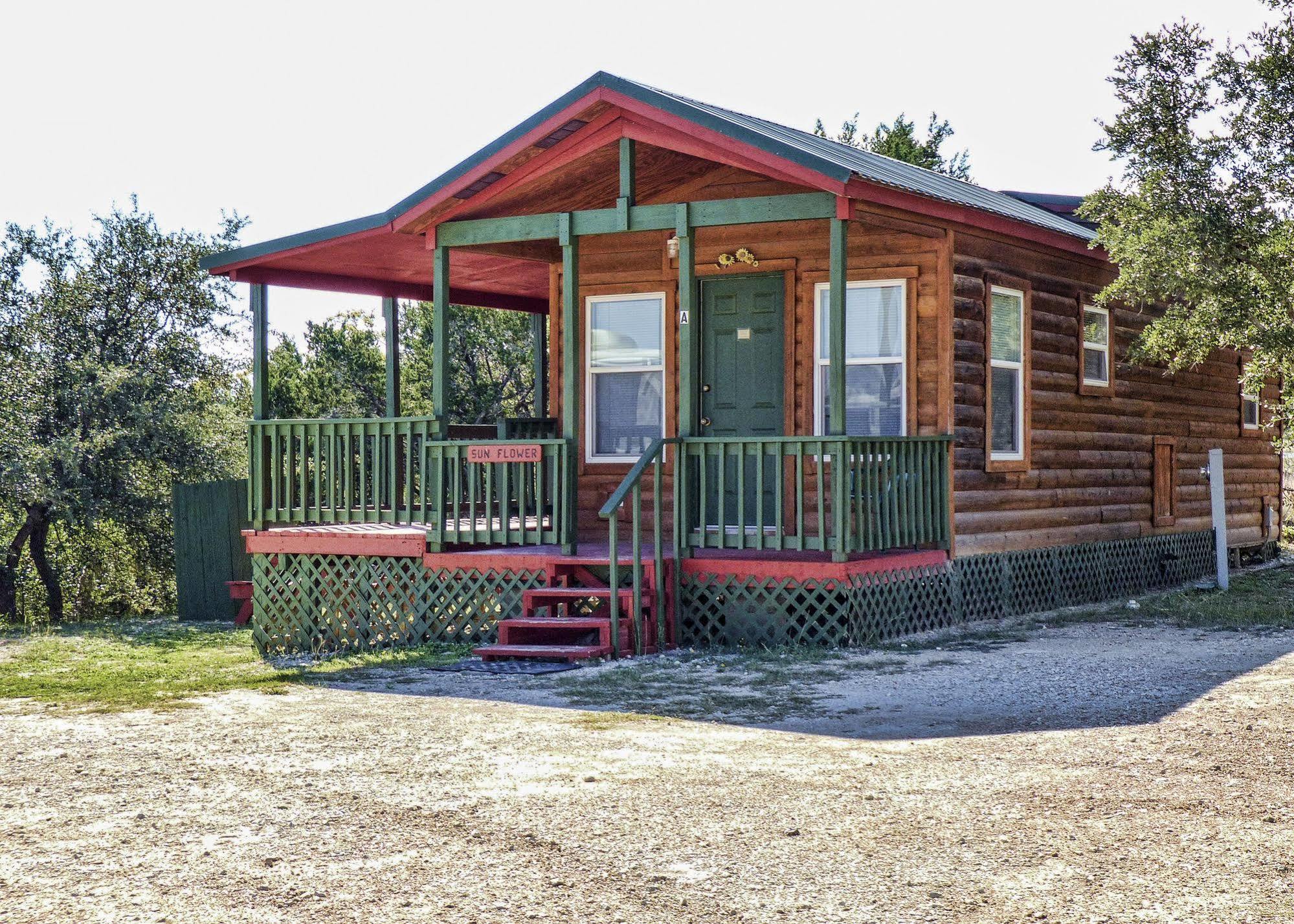 Top Of The Hill Rv Resort & Cabins Waring Ngoại thất bức ảnh