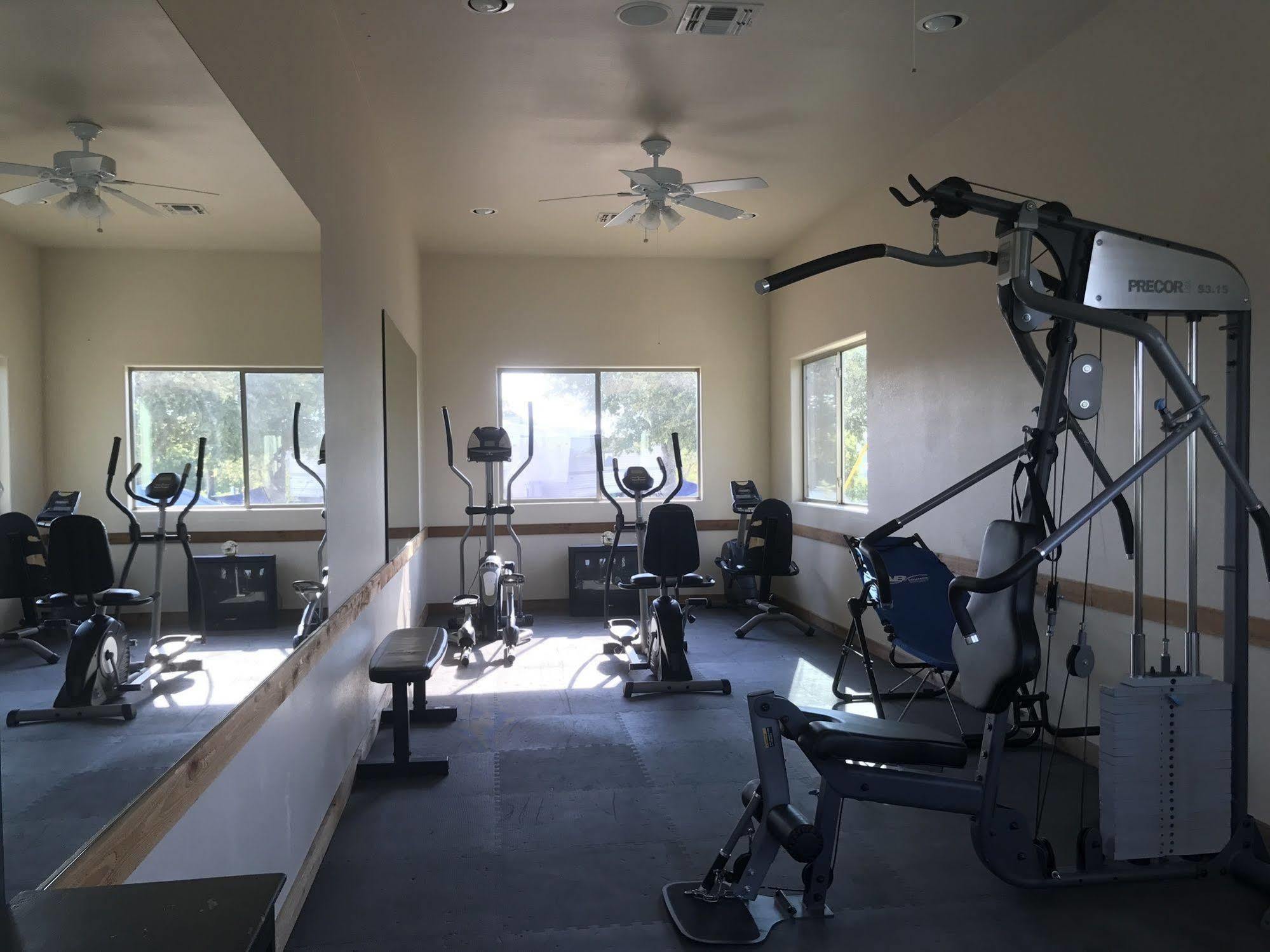 Top Of The Hill Rv Resort & Cabins Waring Ngoại thất bức ảnh