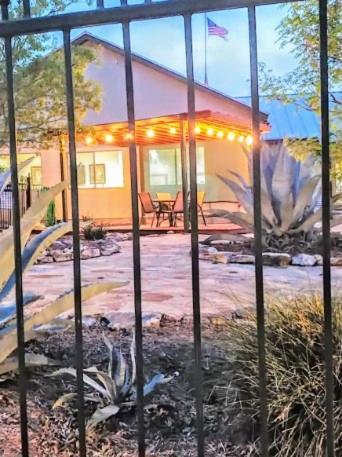 Top Of The Hill Rv Resort & Cabins Waring Ngoại thất bức ảnh