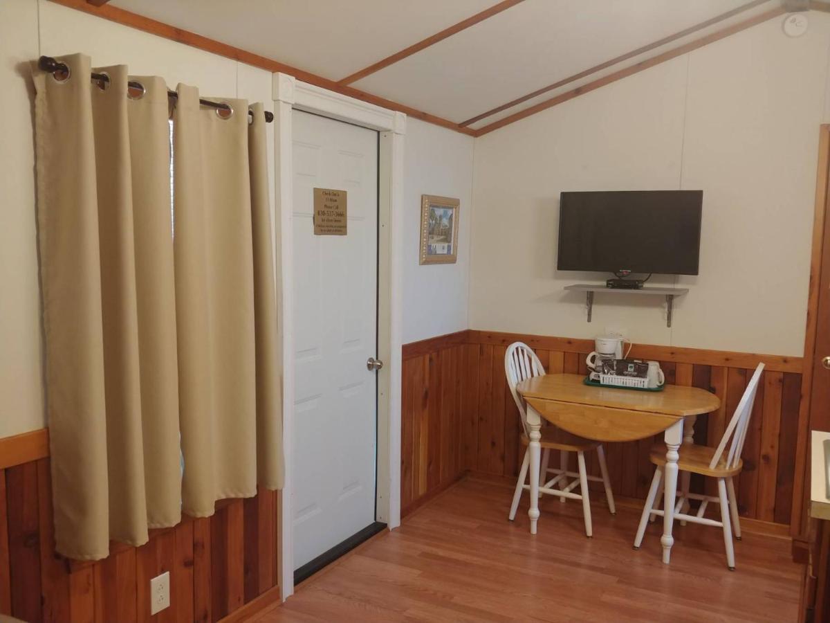 Top Of The Hill Rv Resort & Cabins Waring Ngoại thất bức ảnh